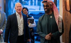 طحنون بن زايد يلتقي جيف بيزوس